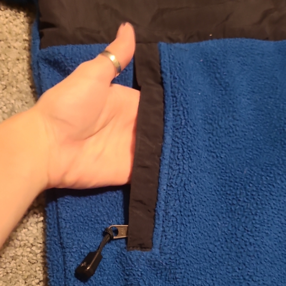 The North Face Black and Blue Fleece Jacket - Picture 2 of 10